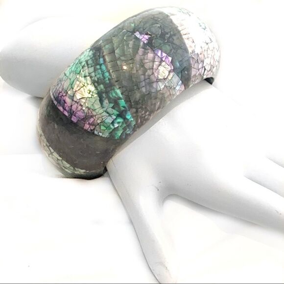 Iridescent Shell fragment vintage bangle bracelet - Picture 5 of 10
